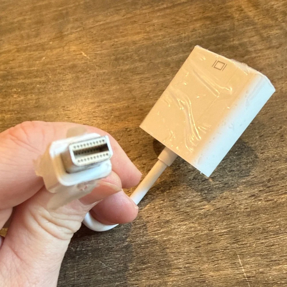 Apple White Mini DisplayPort (Thunderbolt) Male to VGA Female Adapter